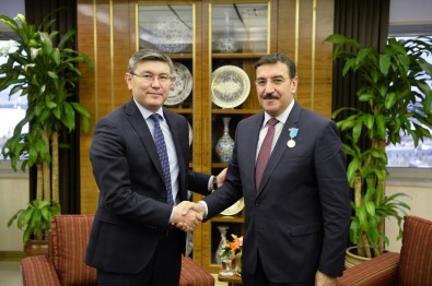 Bakan Tüfenkci, Kazakistan Büyükelçisi Saparbekulı'yı Kabul Etti