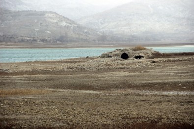 Baraj Suyu Çekildi, Altınapa Hanı Ortaya Çıktı