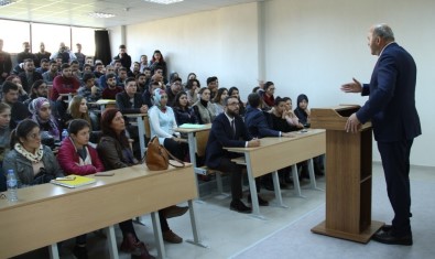 Başkan Ertürk, Üniversiteli Gençlerle Buluştu
