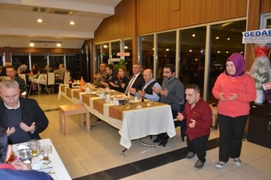 Belediye Başkanı Saraoğlu'ndan Engellilere Yemek