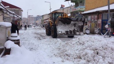 Bingöl'de Kar 52 Köy Yolunu Ulaşıma Kapattı