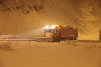 BOLU DAĞı - Bolu Dağı'nda Kar Yağışı Şiddetini Artırdı