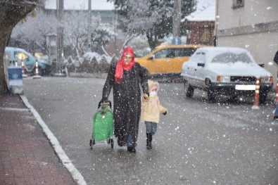 Dursunbey'de Kar Yağışı Etkisini Arttırdı