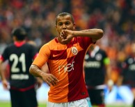MAICON - Galatasaray'da Defans, Orta Sahadan Daha Çok Atıyor