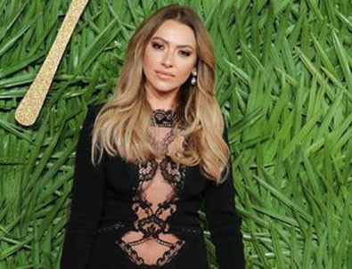Hadise biletli çıktı