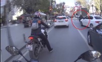 ŞIŞHANE - Motosikletlilerin Ölümden Kıl Payı Kurtuluşları Kamerada