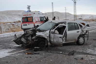 Ahlat'ta Trafik Kazası Açıklaması 1 Ölü, 2 Yaralı