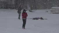 Ardahan'da Öğrencilerin Kar Sevinci