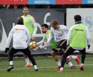 METİN OKTAY - Galatasaray, T.M. Akhisarspor Maçı Hazırlıklarını Sürdürüyor