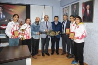 TAŞDELEN - Milli Sporculara Plaket