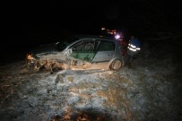 TRAFİK CEZASI - Muz Yüklü Kamyonla Çarpışan Otomobilin Sürücüsü Yaralandı