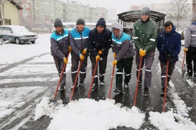 Niğde Belediyesi Kar Küreme Ekipleri İş Başında