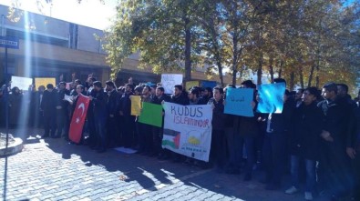 Öğrenciler ABD Ve İsrail'i Kınadı