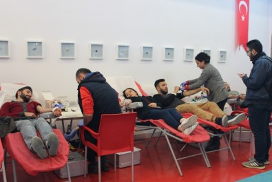 Prof. Dr. Çağrı Erhan 'Kan Bağışı Bilinci Var Ama Kan Verme Alışkanlığımız Yok'