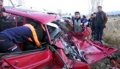 Erzincan'da Trafik Kazası Açıklaması 2 Ölü, 4 Yaralı