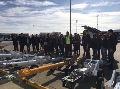 Havacılık Öğrencileri Antalya Havalimanı'nda