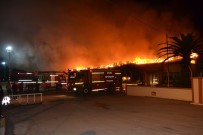 Karayolları Hizmet Binası Ve Araçları Yangında Küle Döndü
