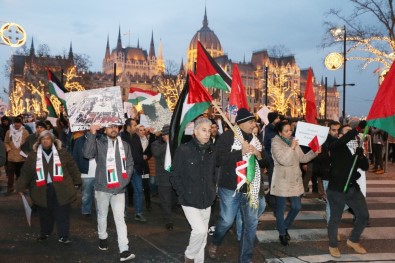 Macaristan'da Trump Ve İsrail Protestosu