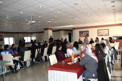 Öğrenciler Ve Polisler Tanıştı