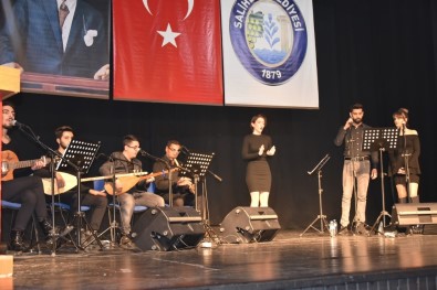 Salihli'de Engelsiz Şarkılar Konseri Beğeni Topladı