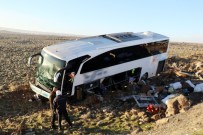Yolcu Otobüsü Şarampole Uçtu Açıklaması 15 Yaralı