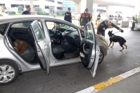 Bir Aracın Bagajından Çıkan Balta Polisi Bile Şaşırttı