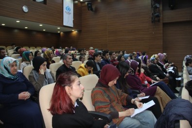Gazetecilerden Sultangazi'de İnteraktif Kişisel Gelişim Semineri