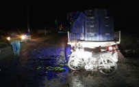 Kamyonete Çarpan Motosikletli Hayatını Kaybetti