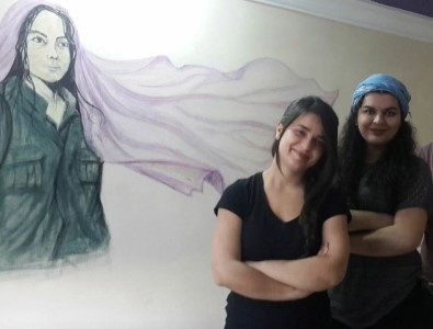 PKK'ya 'Terör Örgütü' Diyemeyen Üniversiteli Kızlar, Terör Örgütü Üyesi Olmaktan Tutuklandı