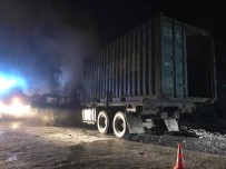 TRAFİK POLİSİ - Rusya'da Minibüs Ve Kamyon Çarpıştı Açıklaması 5 Ölü
