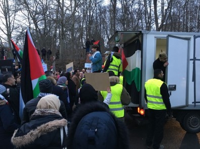 Stockholm'de ABD Büyükelçiliği Önünde Kudüs Protestosu