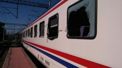 Tren Hemzemin Geçitte Tıra Çarptı Açıklaması 13 Yaralı
