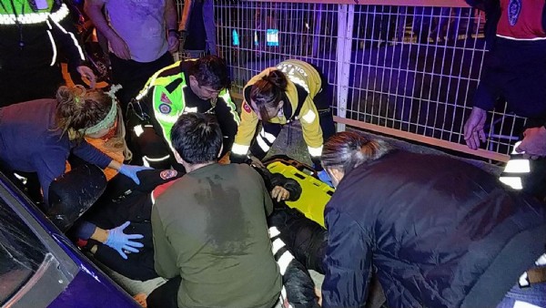 Otomobil yunus polislerine çarptı!