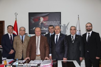 Aydınlılar Derneği Yeni Yönetiminden Başkan Özakcan'a Ziyaret