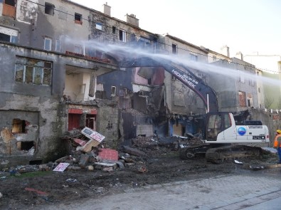 Başkan Hasan Akgün Açıklaması 'Ya Riskli Binaları Yıkacağız Ya Da Yüz Binlerce Mezar Kazacağız'