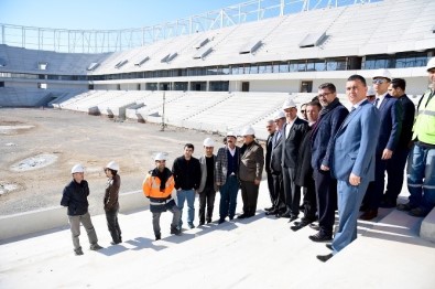 Başkan Sözlü Stadyum İnşaatını Gezdi
