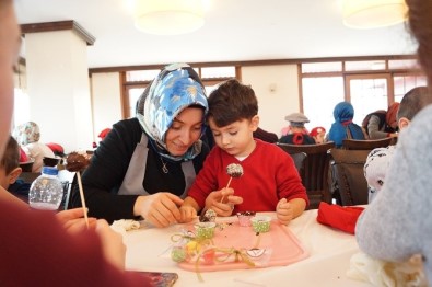 Beyoğlu'nda Çocuklar Anneleriyle Çikolata Atölyesi'nde Eğlendi