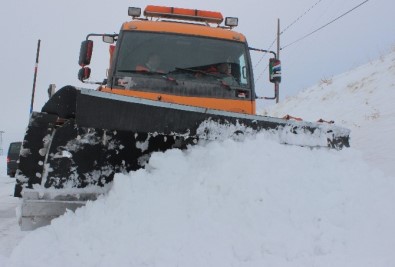 Elazığ'da Kar 389 Köy Yolunu Ulaşıma Kapattı