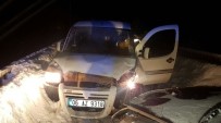 SÜLEYMAN ARSLAN - Eleşkirt'te Trafik Kazası Açıklaması 2 Yaralı