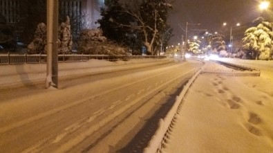 Samsun'da Tramvaya Kar Ve Buz Engeli