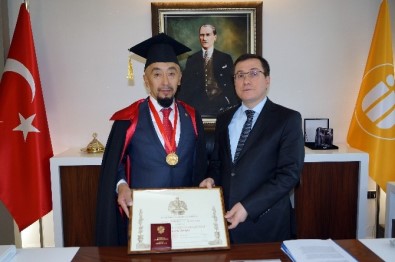 SSCB'nin Yıkılmasından Sonra Rusya Dışına Verilen İlk 'Unvan Ödülü'nü Aldı