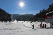 ÇÖP KONTEYNERİ - Yıldıztepe Kayak Merkezi En Yoğun Sezonunu Yaşıyor
