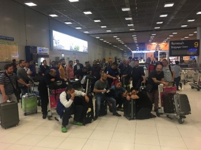 37 Türk İş Adamı Bangkok'ta Havalimanında Mahsur Kaldı
