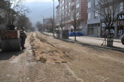Akşehir'de Yol Ve Kaldırımlar Tamir Ediliyor