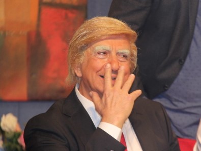 Donald Trump İstanbul'da Sahneye Çıktı