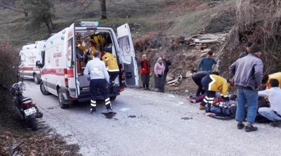 Milas'ta İki Motosiklet Kafa Kafaya Çarpıştı Açıklaması 2 Yaralı