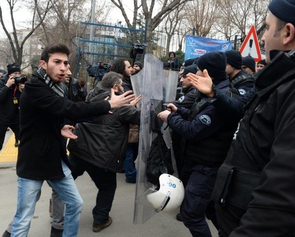 KHK protestosuna polis müdahale etti