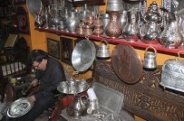 BAKIR İŞLEME - Bakırcılık Sanatı Can Çekişiyor