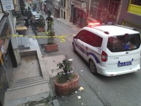 CEYHUN YILMAZ - Beyoğlu'nda Otel Odasından Düşen Kişi Ağır Yaralandı