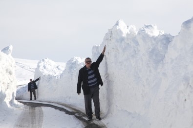 Bitlis'te Kar Kalındığı 3 Metreyi Aştı